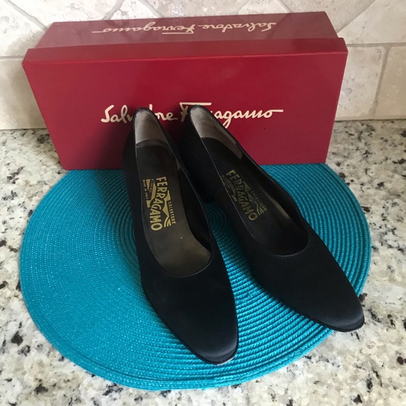 Salvatore Ferragamo Dublino Black Flats 7 1/2 AAAA - Picture 7 of 8